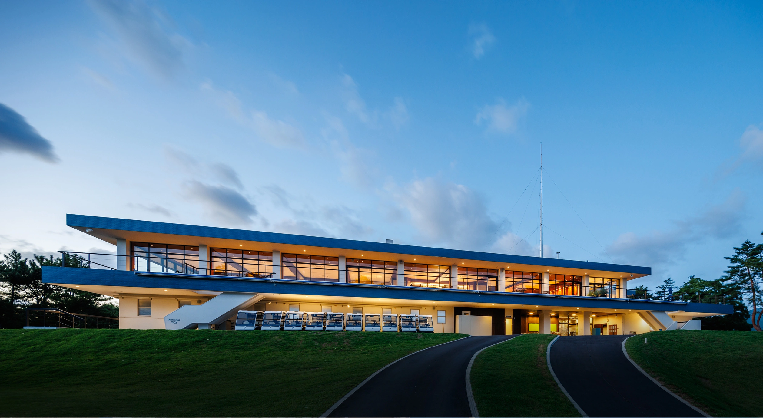 多種多様な建築プロジェクトを通してさまざまな困難や課程を乗り越えながらプロジェクトを完成まで導く経験は確かな成長